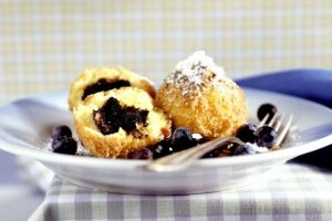 sweet-poppy-seed-dumplings-with-blueberries-523960